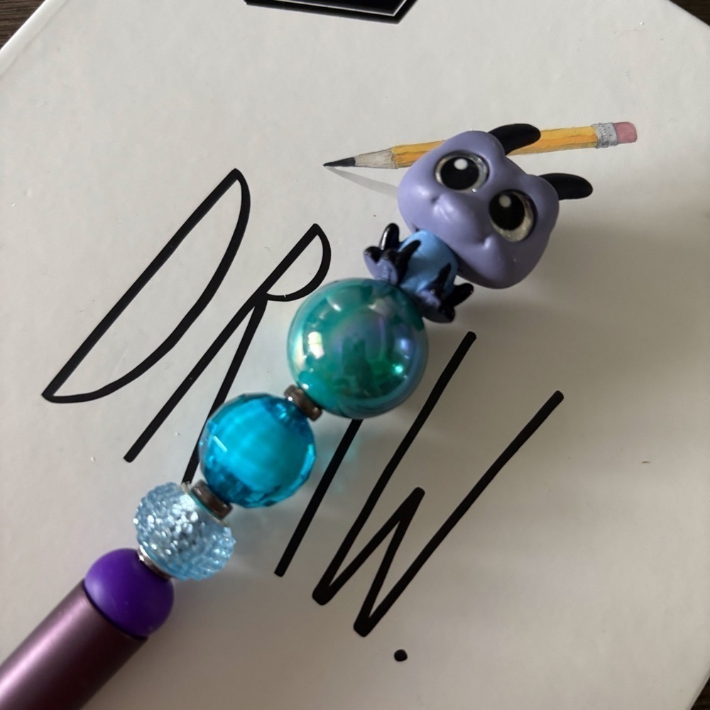 Disney Doorables: Mulan: Cri-Kee handmade beaded pen